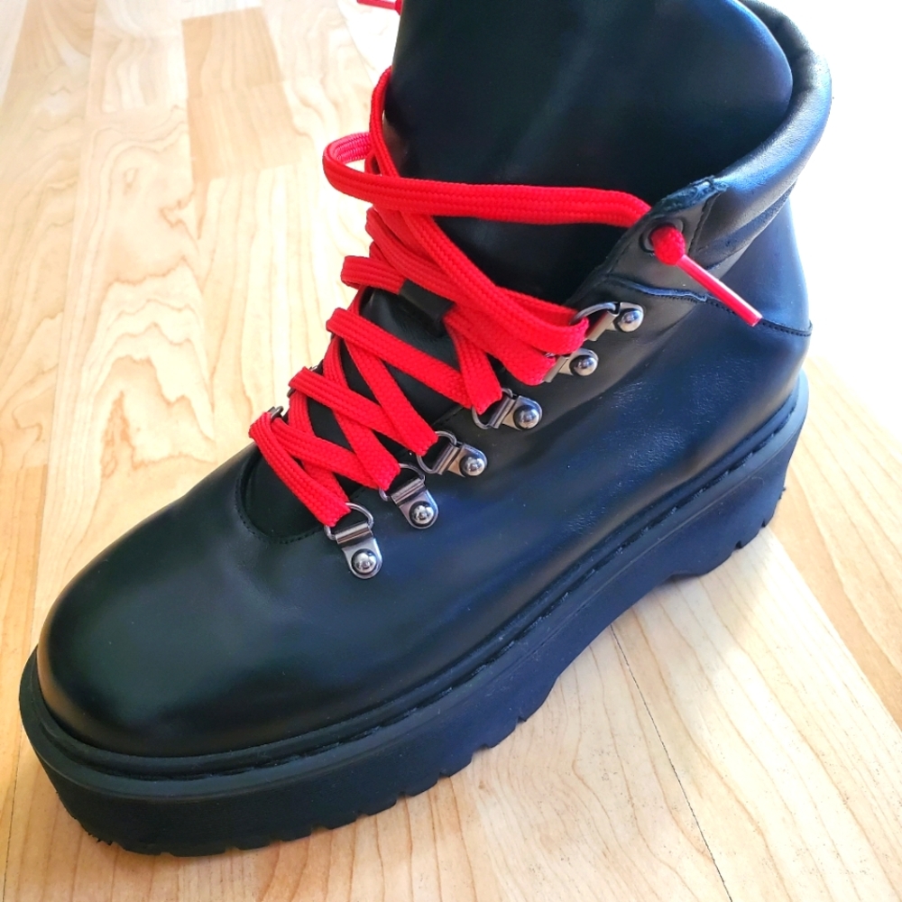 Combat boots